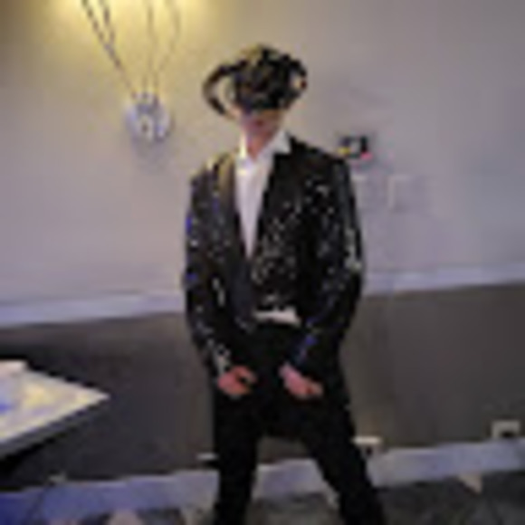 Meet your Posher, Burton - Picture 1 of 1